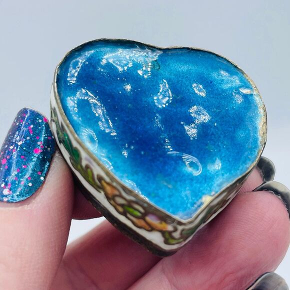 Vintage Mini Heart Shaped Metal Glazed Enameled Trinket Jewelry Pill Box Blue - Picture 5 of 10